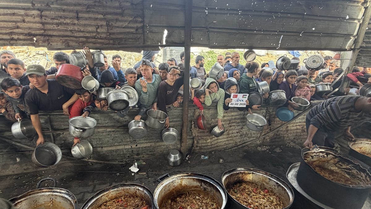 Gazze'de sıcak yemek dağıtımı